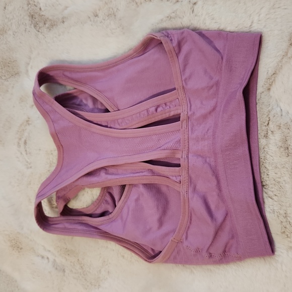 Gymshark Sports Bra - Picture 2 of 3